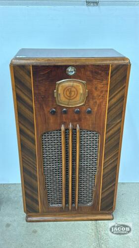SPARTON BRAND FLOOR MODEL RADIO