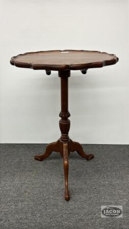 MAHOGONY 19IN WIDE PEDESTAL TILT TABLE