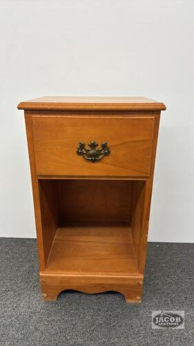 MAPLE NIGHT TABLE