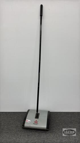 BISSEL MANUAL CARPET SWEEPER
