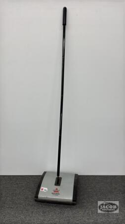 BISSEL MANUAL CARPET SWEEPER