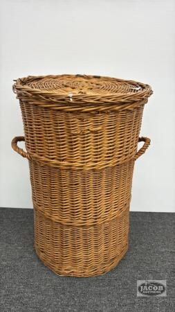 ROUND WICKER CLOTHES HAMPER