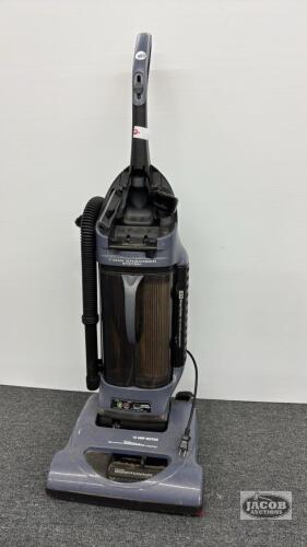 12 AMP UPRIGHT VACUUM CLEANER