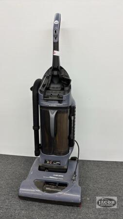 12 AMP UPRIGHT VACUUM CLEANER