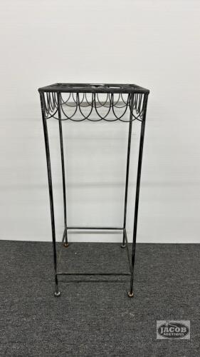 METAL WIRE PLANT STAND