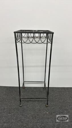 METAL WIRE PLANT STAND