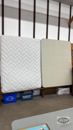 QUEEN SIZE BOX SPRING AND MATTRESS