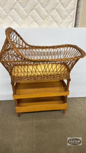 BASSINET ON STAND