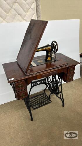 SINGER TREADLE SEWING MACHINE