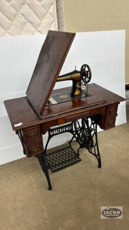 SINGER TREADLE SEWING MACHINE