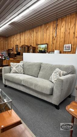 86IN COUCH