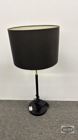 BLACK BASED TABLE LAMP