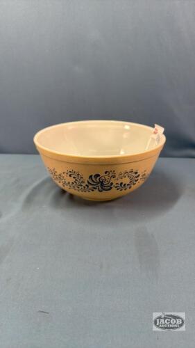 2.5QT. PYREX MIXING BOWL
