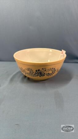 2.5QT. PYREX MIXING BOWL