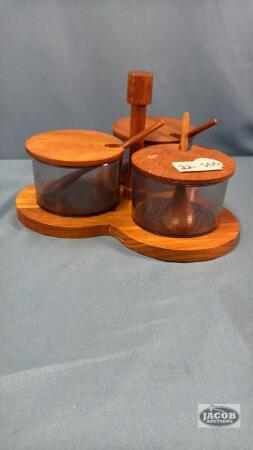 PLASTIC AND WOOD CONDIMENT SET