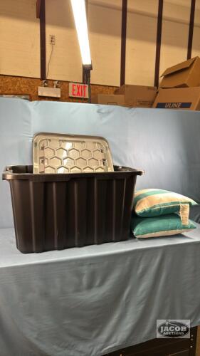TUF STORE 102 LITER TOTE WITH (2) PILLOWS