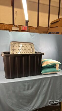 TUF STORE 102 LITER TOTE WITH (2) PILLOWS