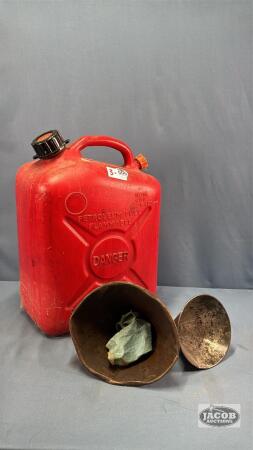 10 LITER GAS CAN WITH (2) METAL FUNNELS