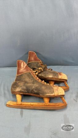PAIR OF VINTAGE HOCKEY SKATES