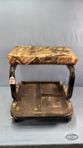 14IN HIGH ROLLING MECHANICS STOOL