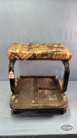 14IN HIGH ROLLING MECHANICS STOOL