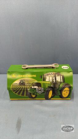 JOHN DEERE METAL LUNCH BOX