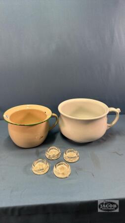 9IN CHAMBER POT AND AN 8IN PORCELAIN CHAMBER POT