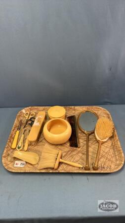 ASSORTED LOT OF LADIES DRESSER ACCESSORIES