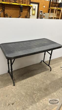 PLASTIC 24IN X 48IN WORK TABLE