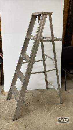 5FT ALUMINUM STEP LADDER