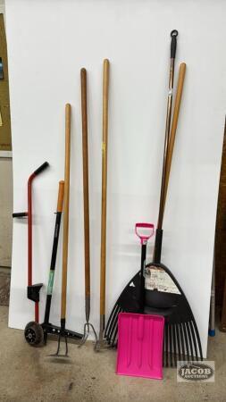 (8) PIECE GARDEN TOOL LOT