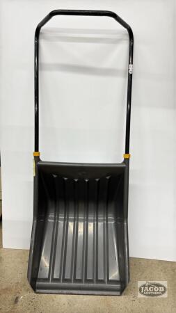 PLASTIC METAL HANDLED YARD WORKS SNOW SCOOP