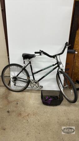 SCHWINN CRUISER LADIES BIKE WITH BASKET