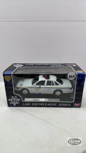 OPP AURORA FORD CROWN VICTORIA