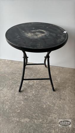 ROUND PATIO TABLE WITH GLASS TOP