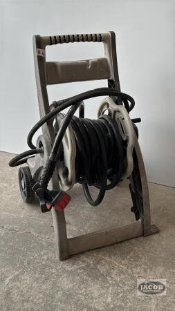 GARDEN HOSE REEL WITH HOSE AND NOZZLE