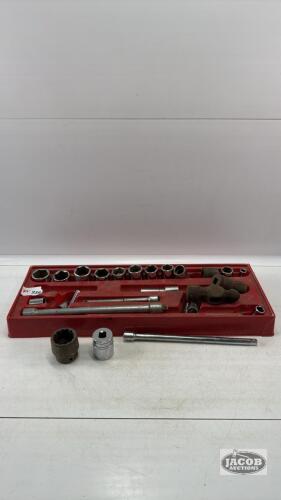 ASSORTED 1/2IN DRIVE SOCKET LOT