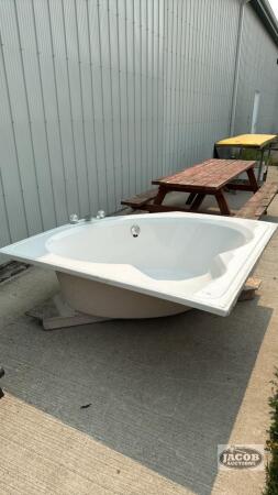 CORNER FIBERGLASS BATH TUB