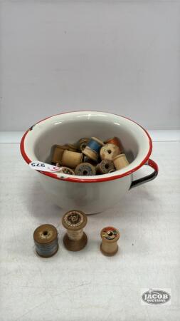 GRANITE 8IN CHAMBER POT WITH CHIPS