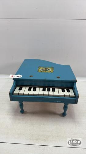 MINATURE WOODEN GRAND PIANO