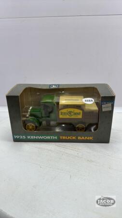 "JOHN DEERE" 1925 KENWORTH NO.108