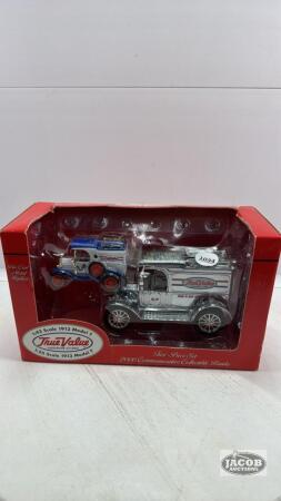 "TRUE VALUE" 2 PIECE TRUCK SET