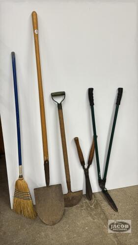 GARDEN TOOL LOT