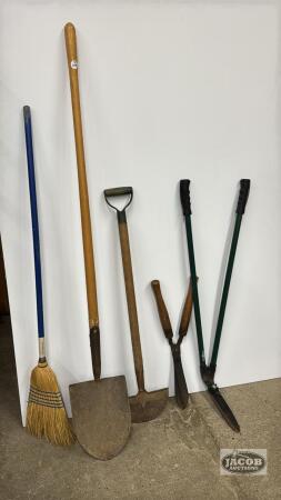 GARDEN TOOL LOT