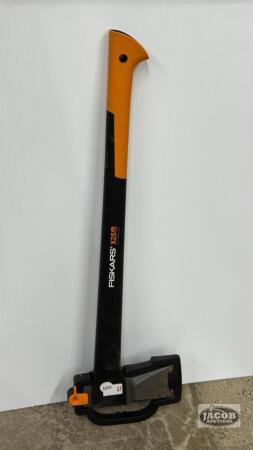 FISKARS X25 28IN LONG AXE