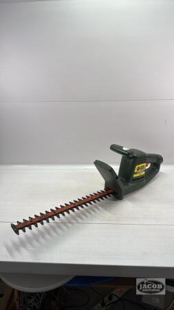 BLACK AND DECKER 16IN ELECTRIC HEDGE TRIMMER