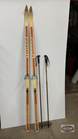 TUNDRA PATHFINDER CROSS COUNTRY SKIS AND POLES