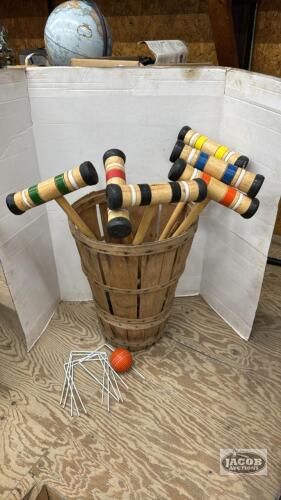 CROCKET SET FOR (6) PLAYERS IN WOODEN BASKET