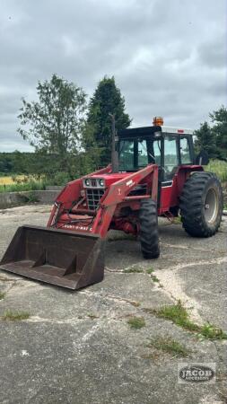 INTERNATIONAL 884 DIESEL MFWD TRACTOR