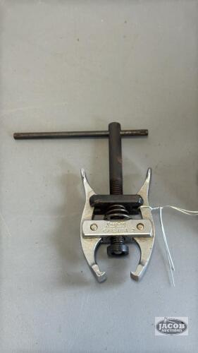 SNAP-ON BATTERY TERMINAL PULLER